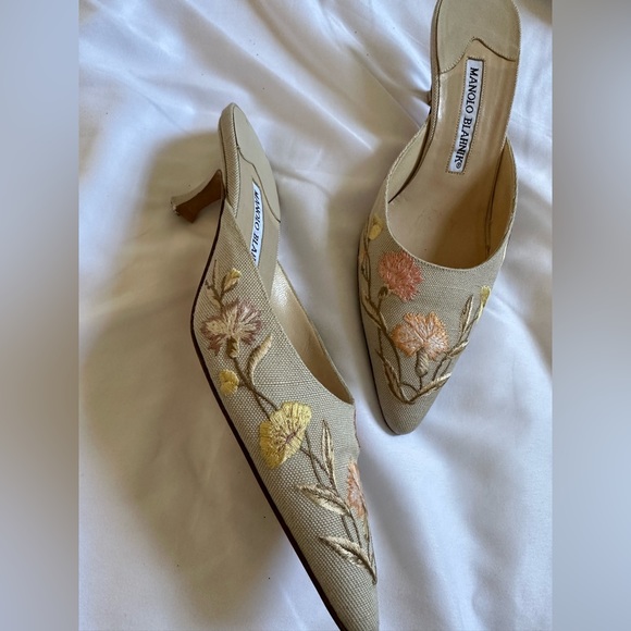 Manolo Blahnik Shoes - Pre loved Manolo Blahnik’s 💐🌷🌸🌼